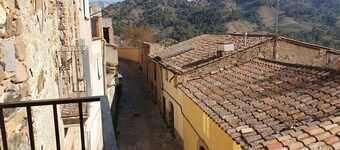 Romantically authentic, lots of space, great views, fiber optics for remote working