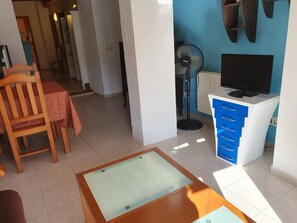 Interior - Romantically authentic, lots of space, great views, fiber optics for remote working (Torroja del Priorat)