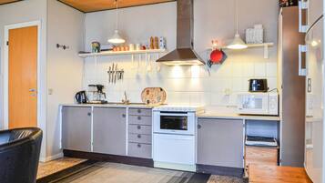 Réfrigérateur, plaque de cuisson, lave-vaisselle, cafetière/bouilloire