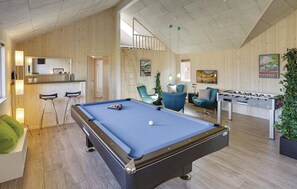 Game room - Nice home in Bogense with kitchen (Bogense)