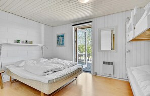 6 bedrooms, travel cot, free WiFi