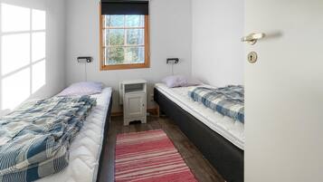 2 Schlafzimmer, Reisekinderbett, kostenloses WLAN, Bettwäsche