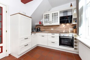 Kühlschrank, Mikrowelle, Ofen, Geschirrspüler