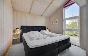 3 bedrooms, travel crib, free WiFi