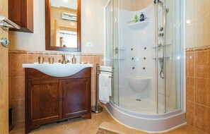 Bathtub - Amazing home in Brodarica (Brodarica)