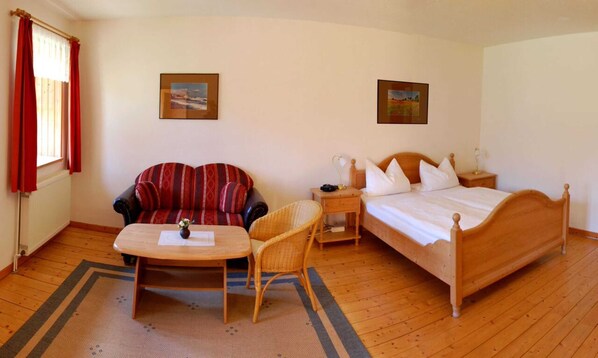 2 Schlafzimmer, Reisekinderbett
