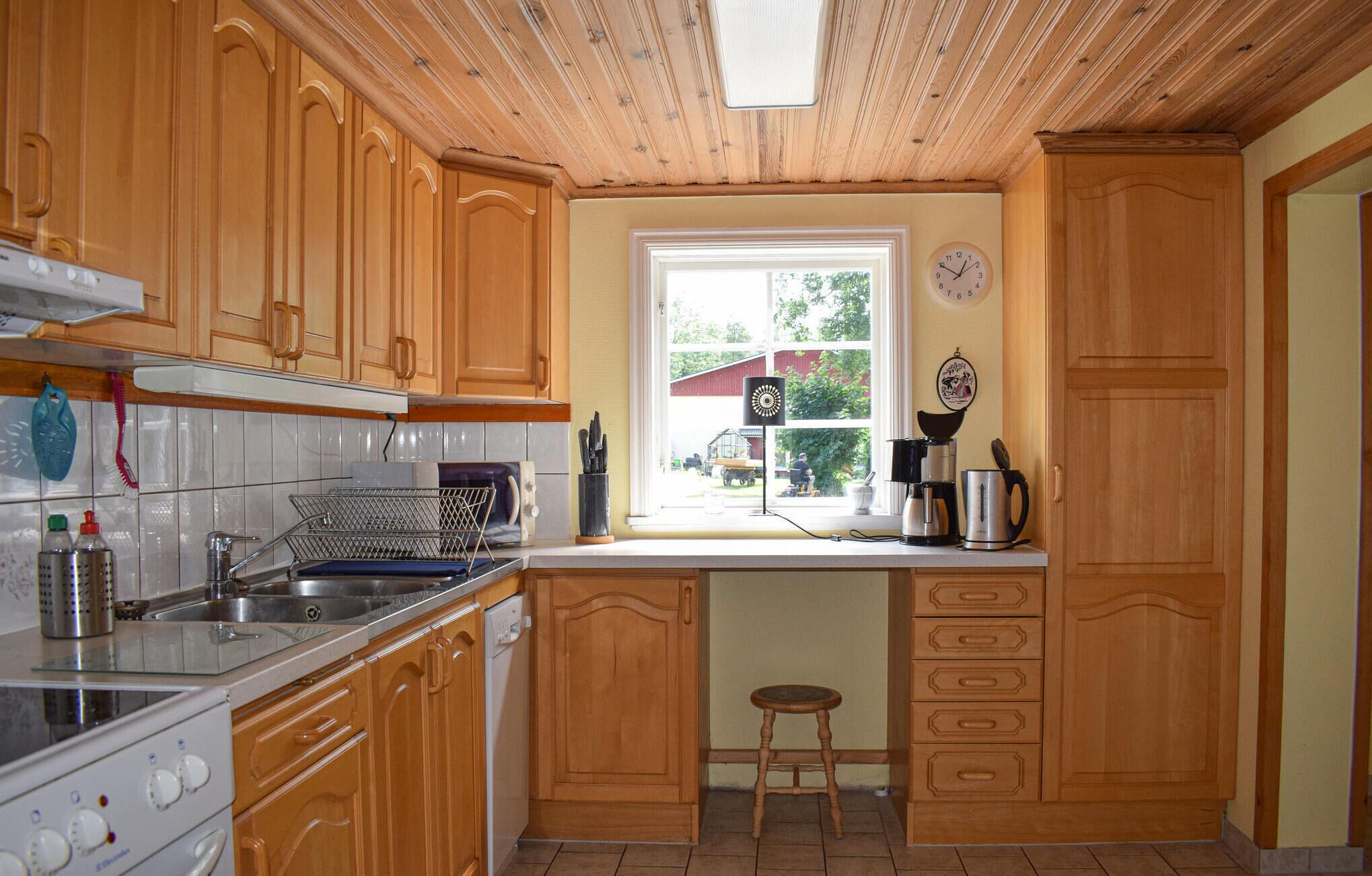 Fridge, stovetop, dishwasher, coffee/tea maker