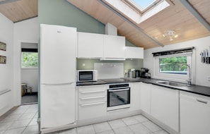 Fridge, oven, dishwasher, coffee/tea maker