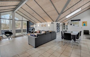 TV, fireplace, DVD player