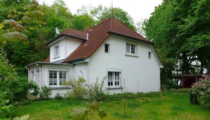 Exterior - Apartment upper floor - Ferienunterkünfte Karlchen (Korswandt)