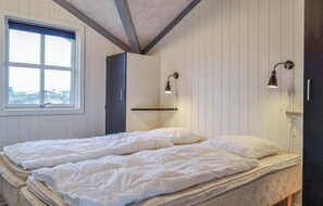 3 bedrooms, travel crib, free WiFi