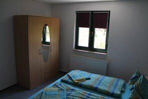 2 Schlafzimmer, Reisekinderbett, WLAN, Bettwäsche