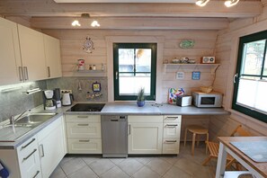 Kühlschrank, Mikrowelle, Ofen, Geschirrspüler