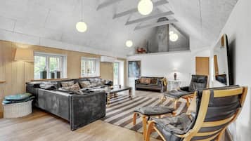 Télévision, baby-foot