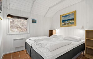 2 slaapkamers, reisbedje