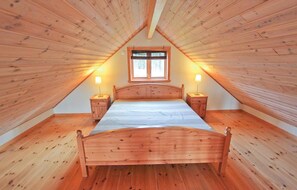2 bedrooms, travel cot, WiFi