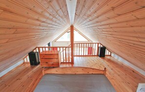 2 bedrooms, travel crib, WiFi
