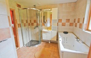 Shower - Beautiful home in Annerstad with sauna (Annerstad)
