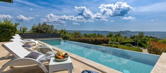 Awesome home in Pasini with kitchen