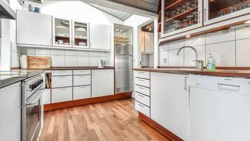 Réfrigérateur, plaque de cuisson, lave-vaisselle, cafetiÚre/bouilloire