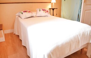 4 bedrooms, travel cot, free WiFi, bed sheets