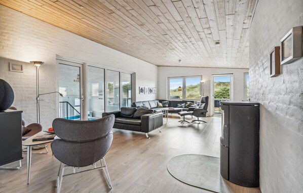 TV, peis og DVD-spiller