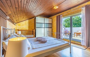 5 bedrooms, travel crib, free WiFi, bed sheets - 5 bedroom lovely apartment in Medulin (Medulin)