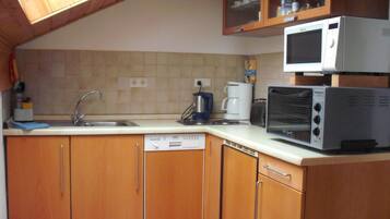 Fridge, stovetop, dishwasher, coffee/tea maker