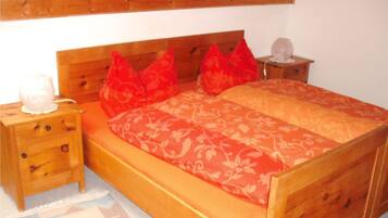 1 bedroom, travel crib, free WiFi