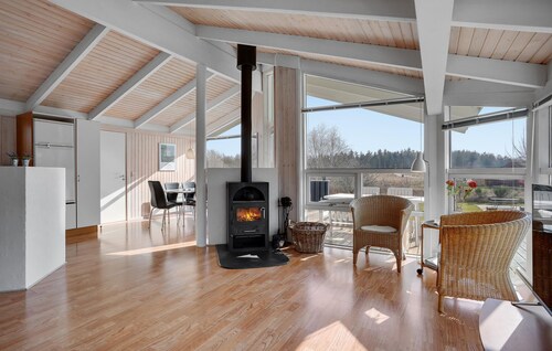 Nice home in Grenaa with kitchen