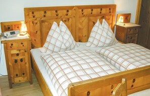 4 bedrooms, free WiFi - Ferienhaus in ruhiger Lage (Neukirchen am Grossven.)