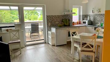 Kühlschrank, Mikrowelle, Ofen, Geschirrspüler