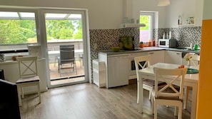 Kühlschrank, Mikrowelle, Ofen, Geschirrspüler