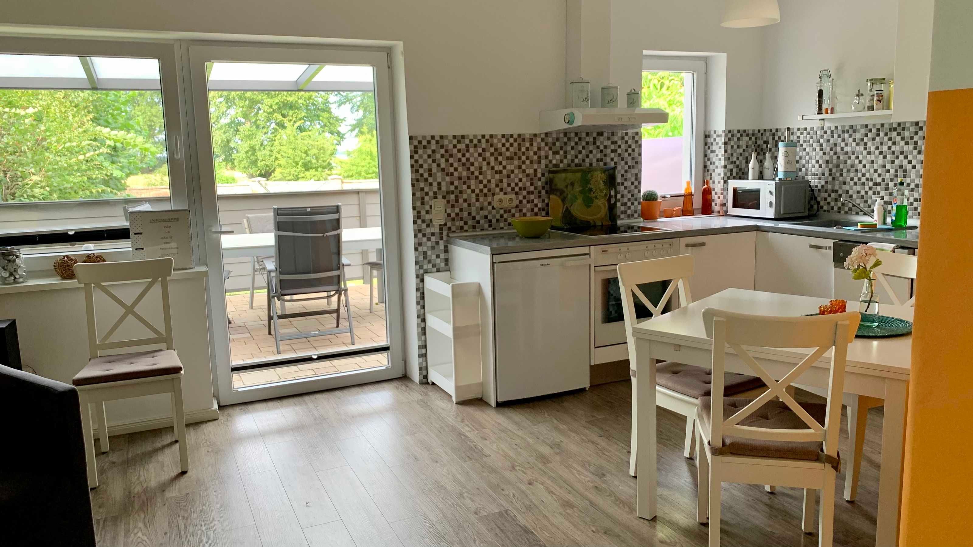 Kühlschrank, Mikrowelle, Ofen, Geschirrspüler