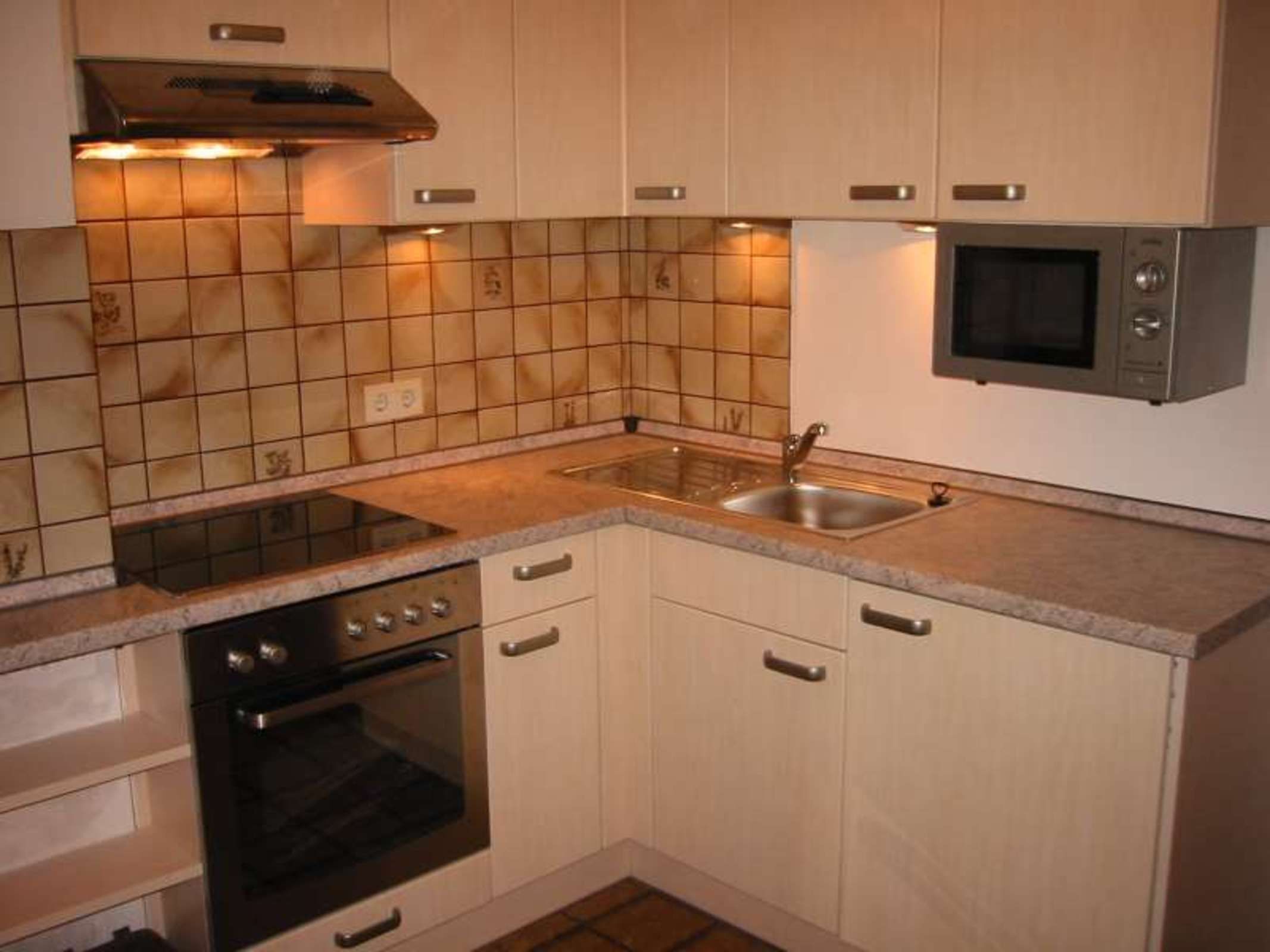 Kühlschrank, Mikrowelle, Ofen, Geschirrspüler