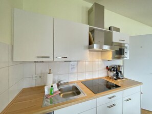 Kühlschrank, Mikrowelle, Geschirrspüler