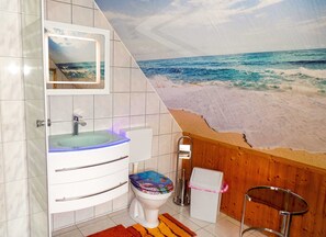 Shower - Ferienwohnung Rustikal - Bungalow and vacation apartment on Rügen (Kluis)