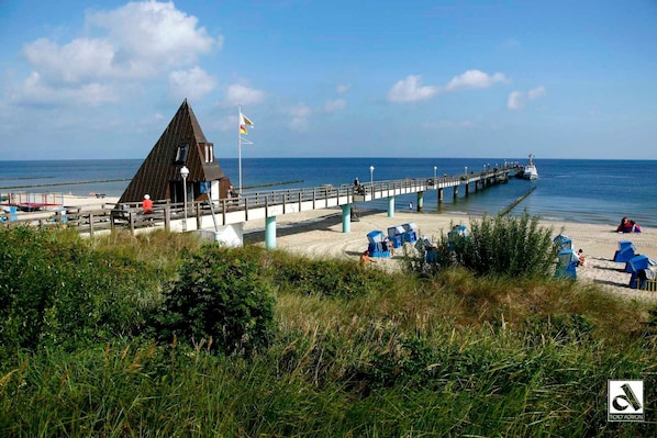 Una spiaggia nelle vicinanze