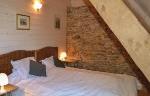 5 bedrooms, free WiFi, bed sheets