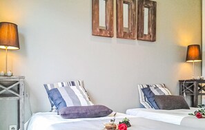 4 bedrooms, free WiFi, bed sheets