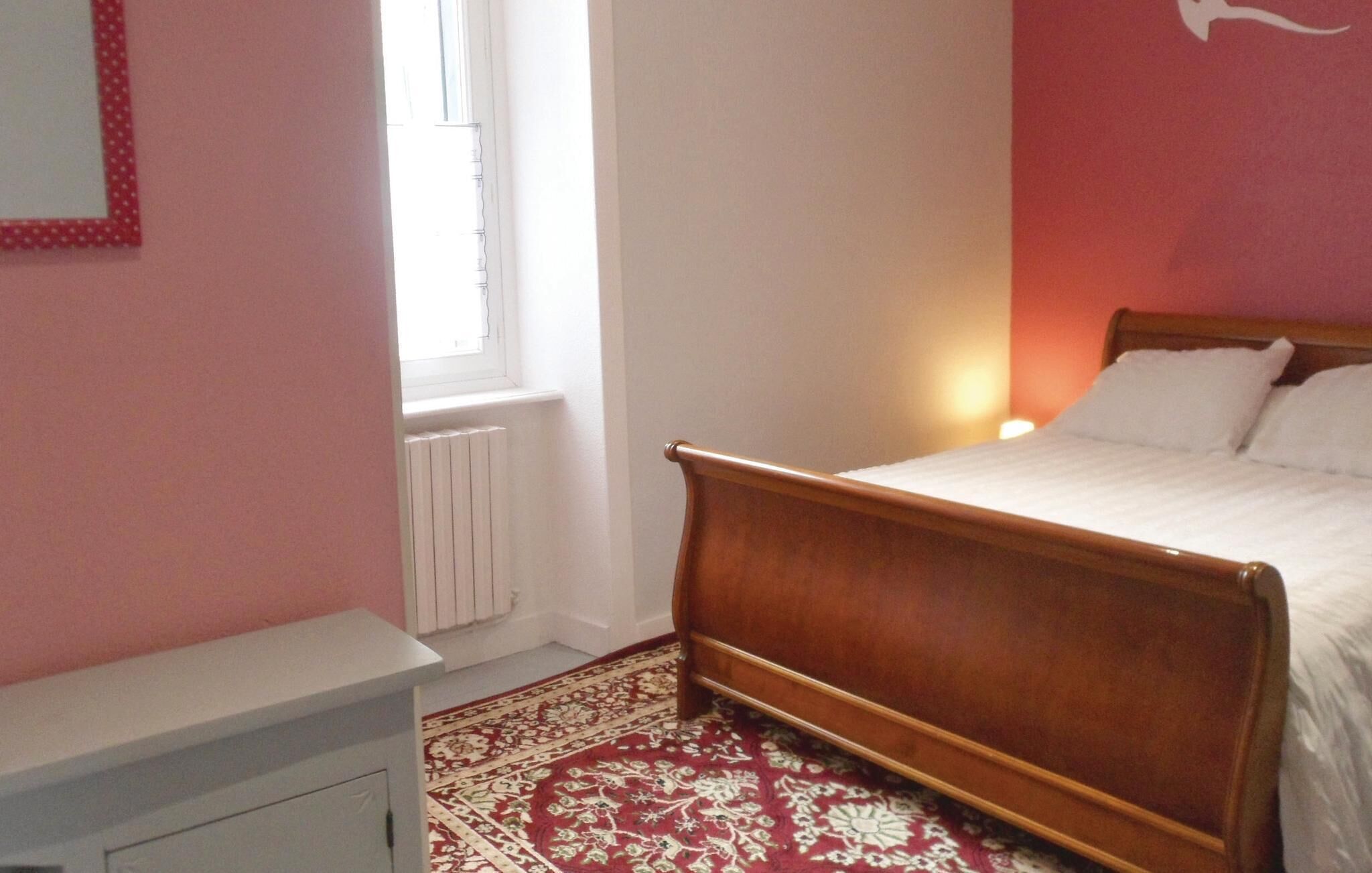1 bedroom, travel crib, bed sheets