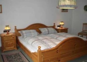 2 bedrooms, travel crib, WiFi, bed sheets