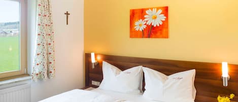 2 bedrooms, in-room safe, desk, WiFi