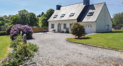 4 bedroom cozy home in Ploumilliau