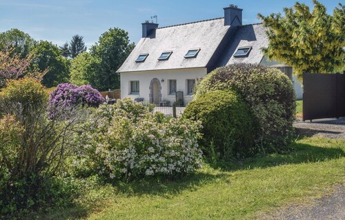 4 bedroom cozy home in Ploumilliau