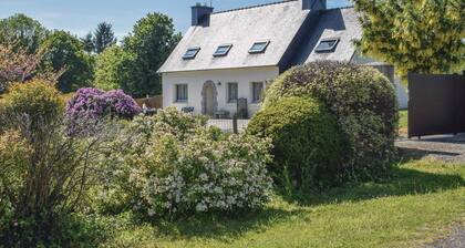 4 bedroom cozy home in Ploumilliau