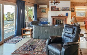 Fernseher, Kamin, DVD-Player