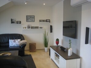 Unclassified image, 2 of 23, button - 205 3R Balk - BUE - House Stüven (Büsum)