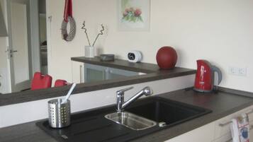 Kühlschrank, Mikrowelle, Ofen, Geschirrspüler