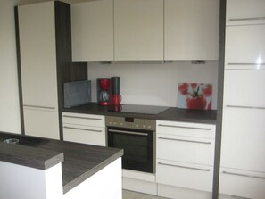 Refrigerador, microondas, horno, lavavajillas